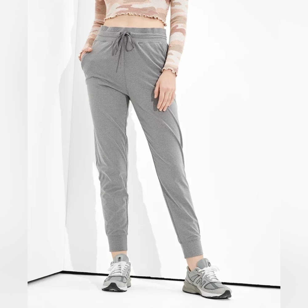AMERICAN EAGLE size XS  Everywhere‎ Jogger Sweatpants Tapered Leg Soft Gray
